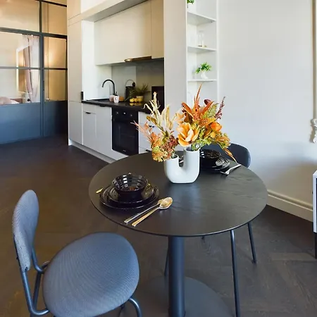 Wyjatkowy Z Widokiem Na Palac Kultury By Renters アパート ワルシャワ